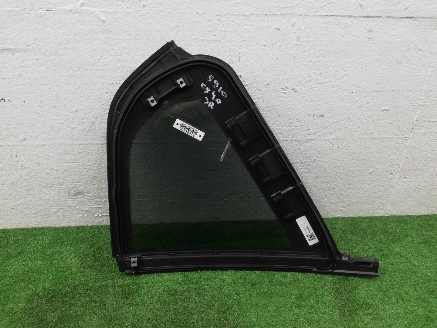 Стекло двери задней правой