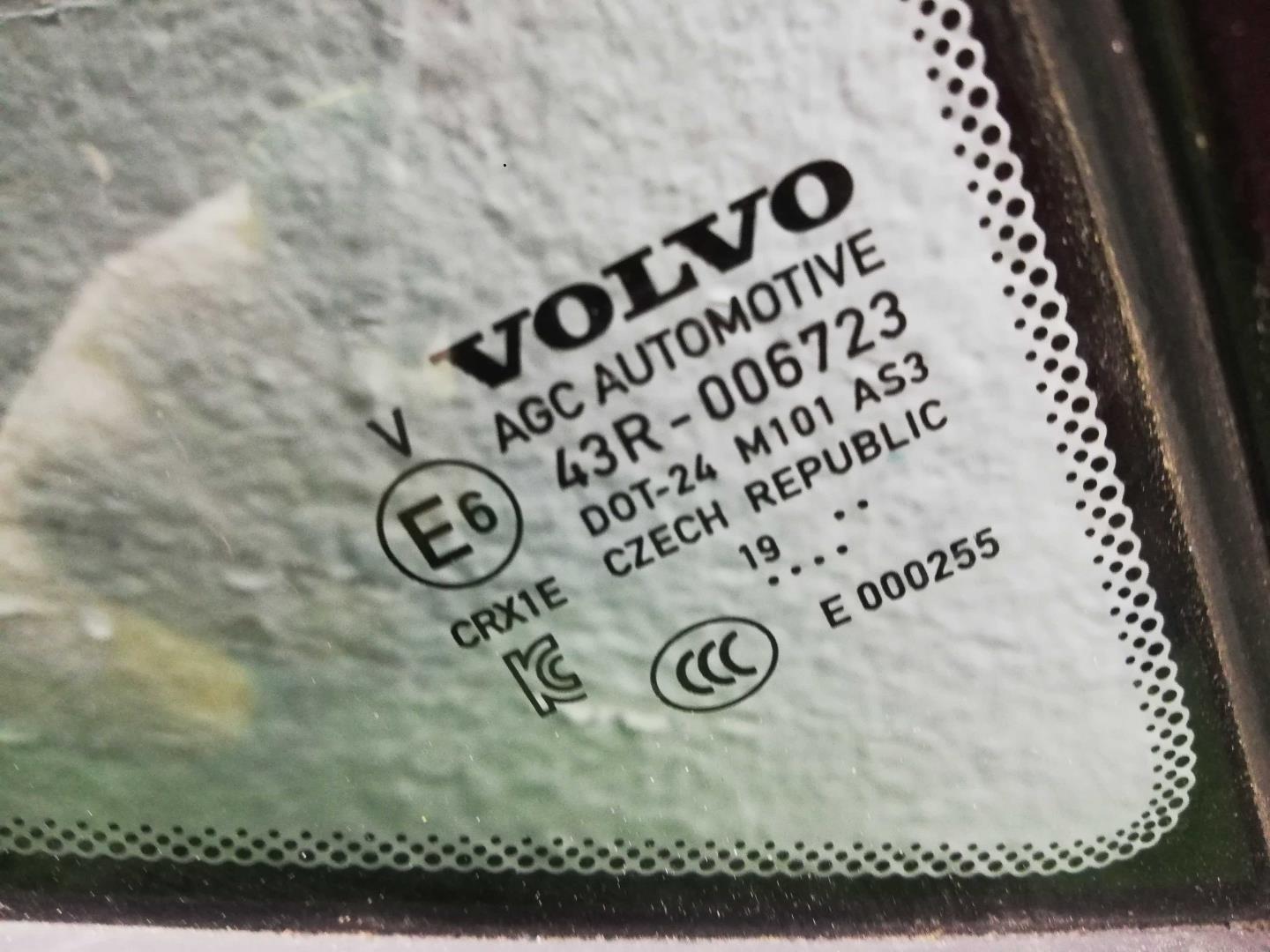 Стекло двери задней правой