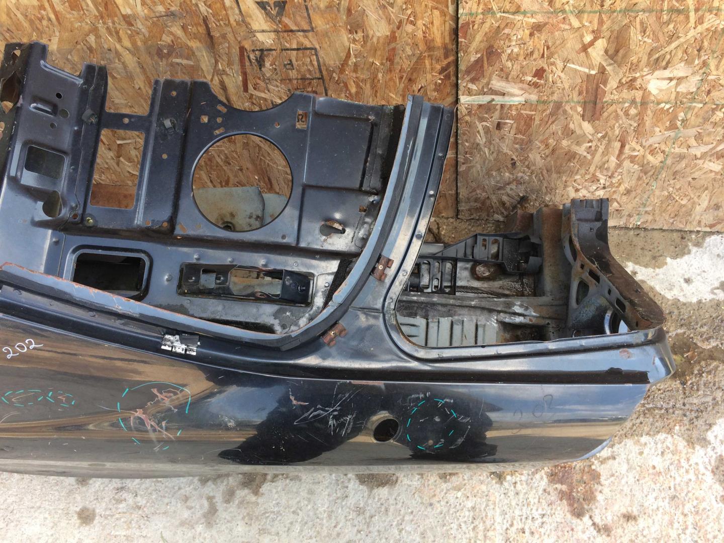 Крыло заднее левое