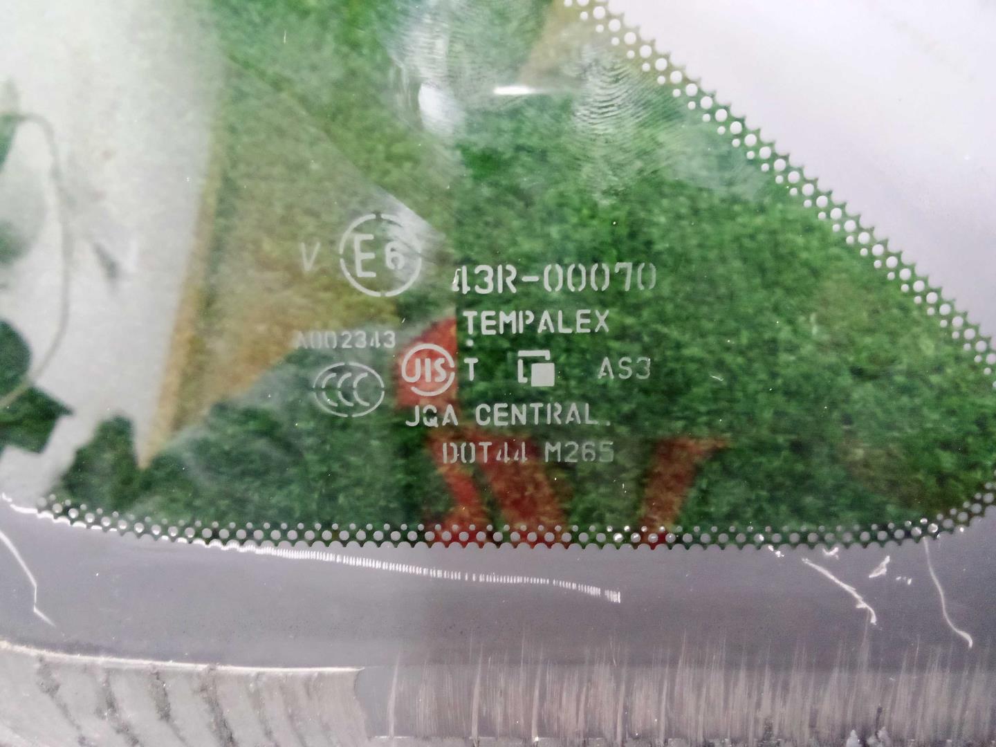 Стекло кузовное глухое правое