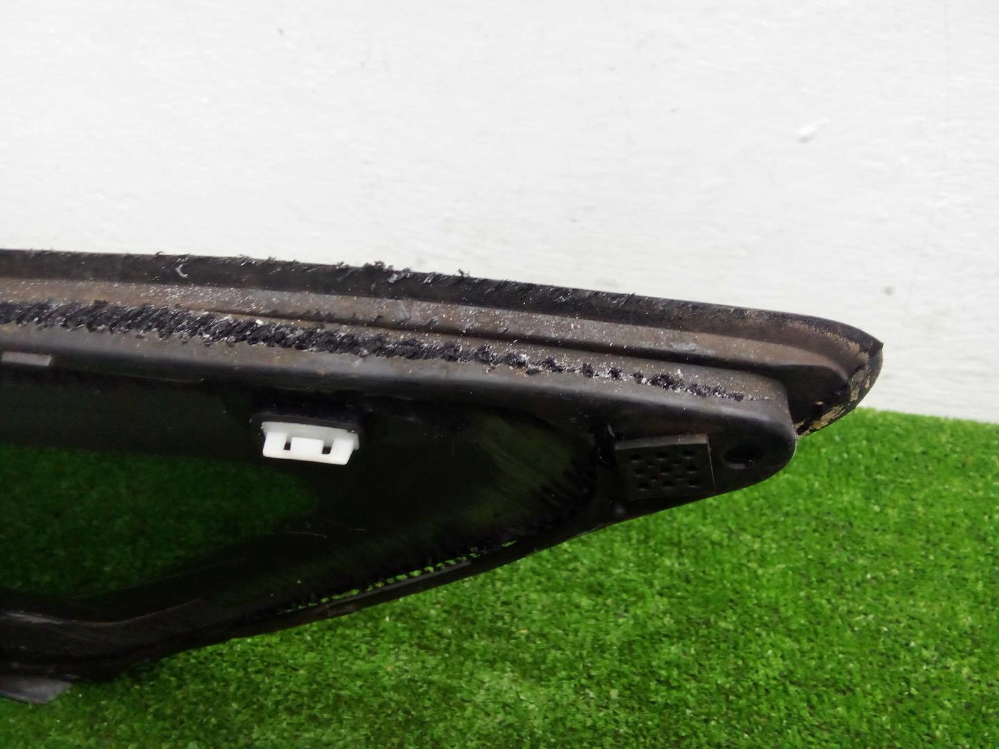 Стекло кузовное глухое правое