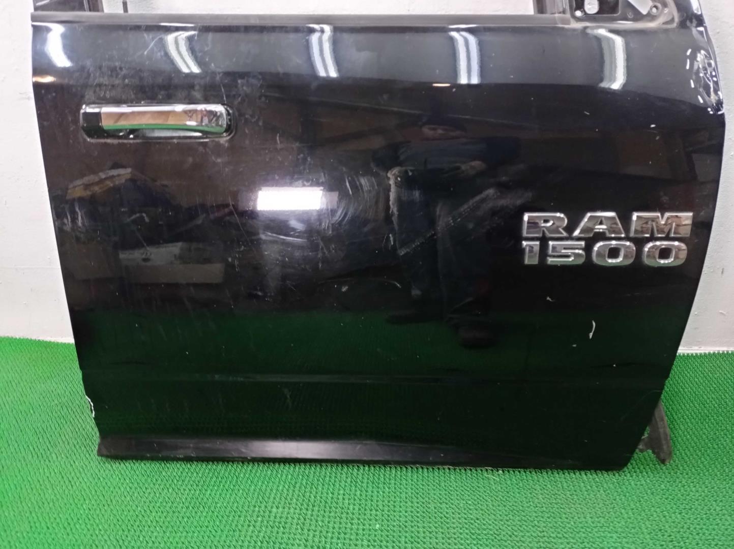 Ручка двери передней наружная правая