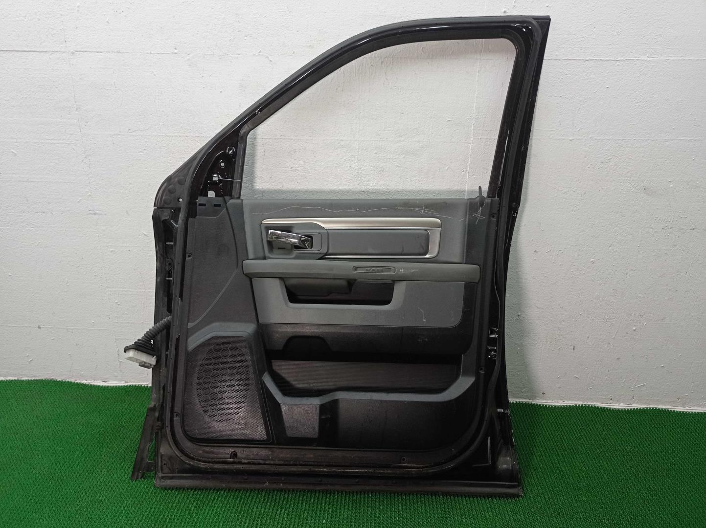 Ручка двери передней наружная правая