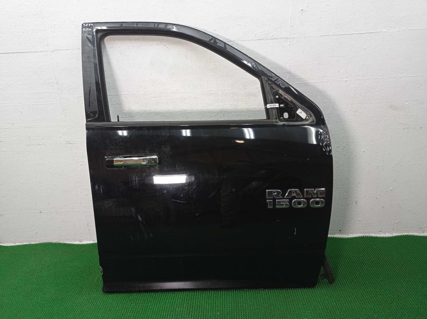 Ручка двери передней наружная правая