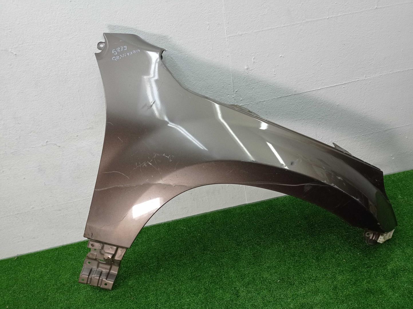 Крыло переднее правое