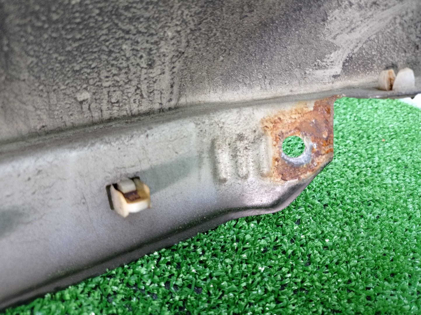 Крыло переднее правое