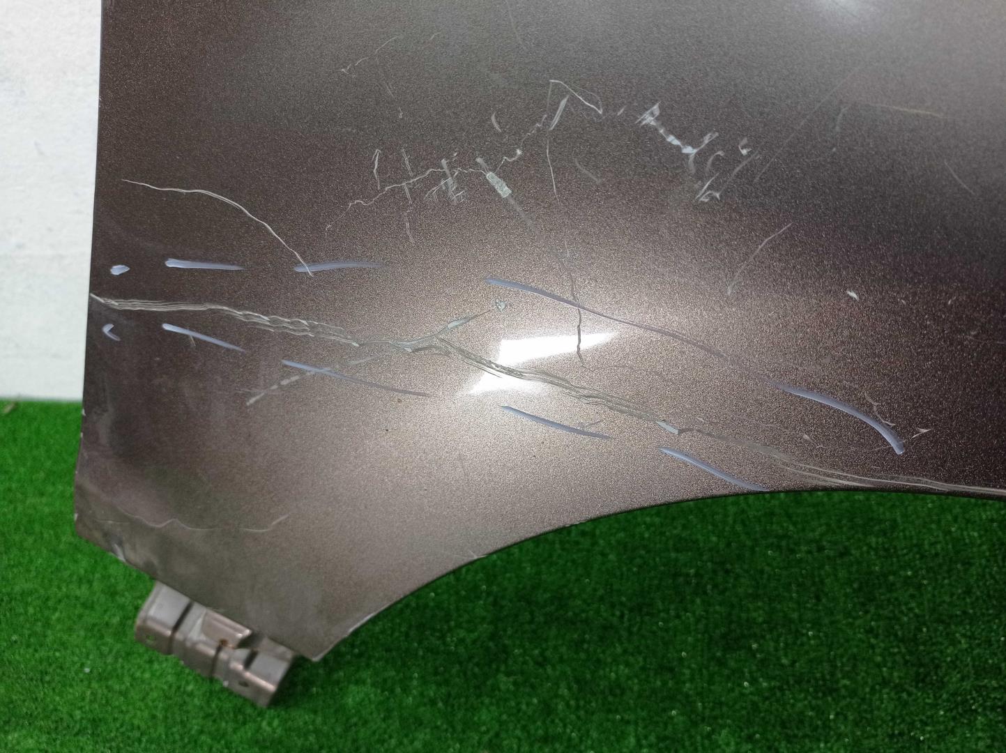 Крыло переднее правое