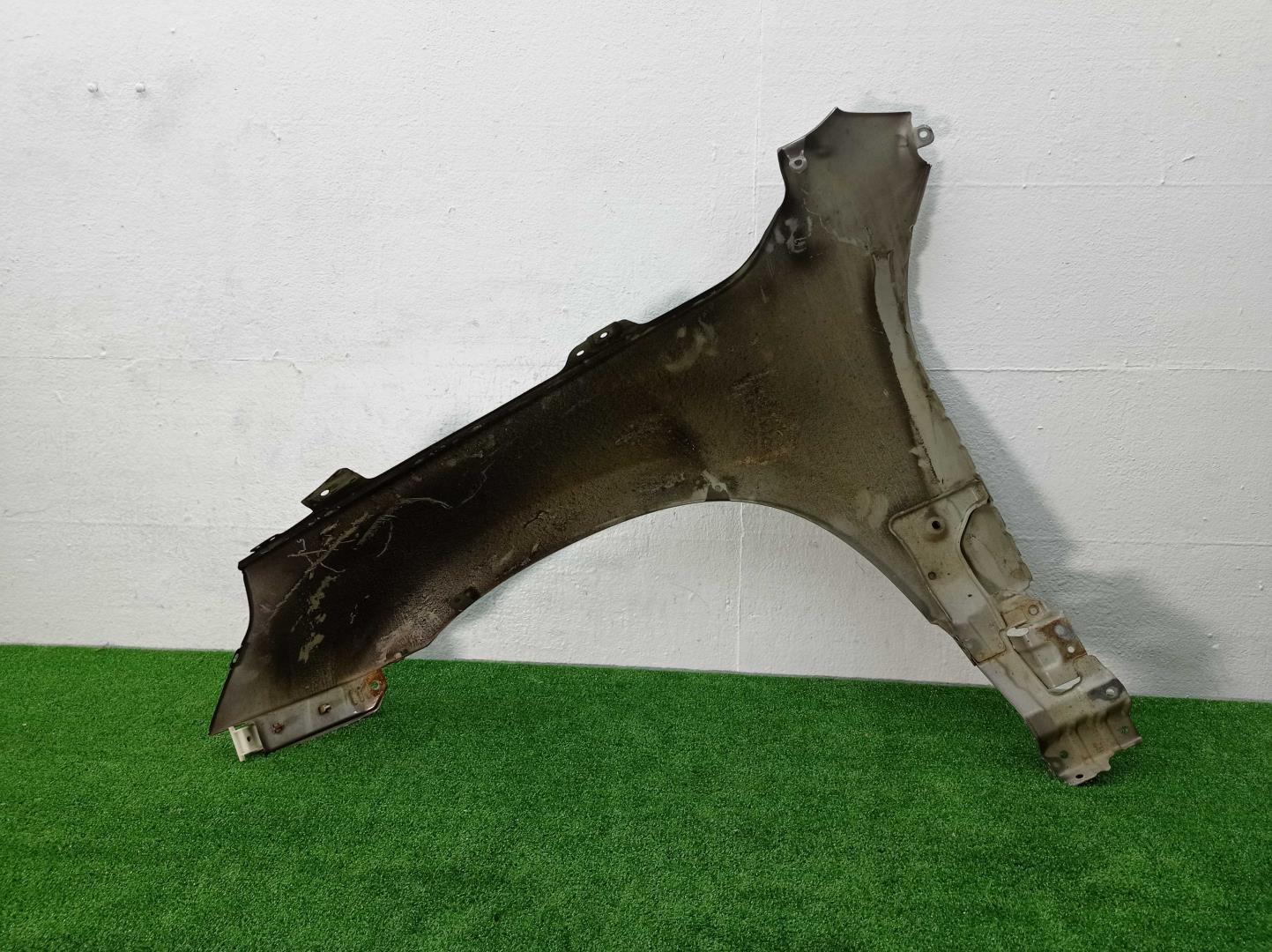 Крыло переднее правое