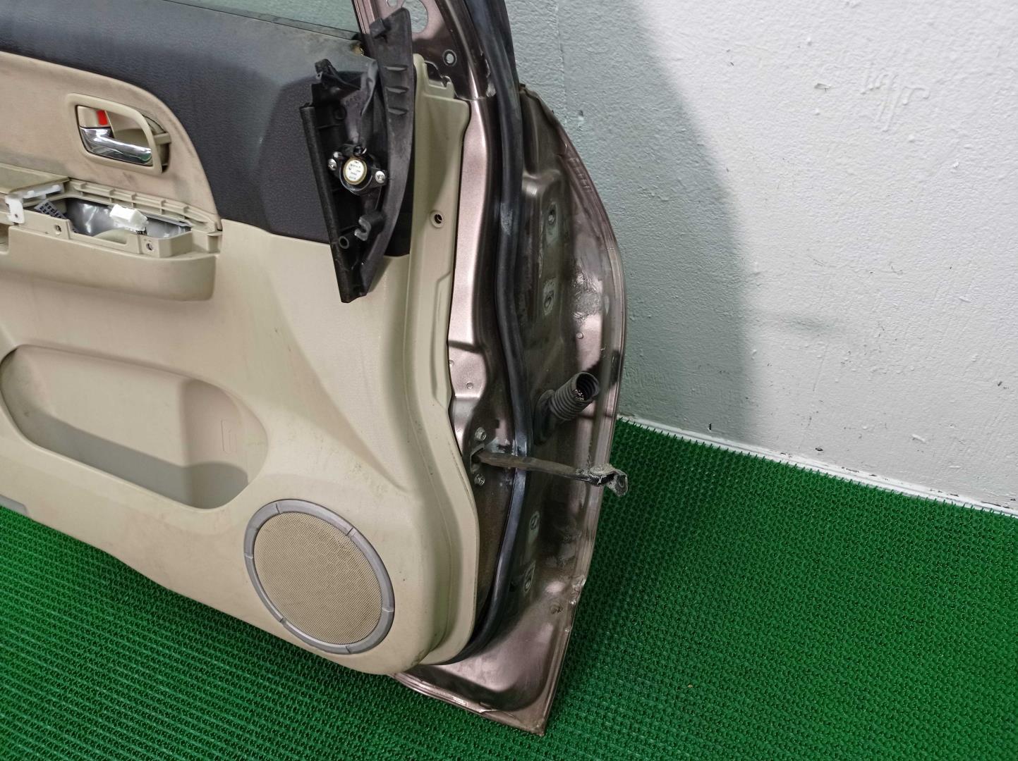 Стекло двери передней левой