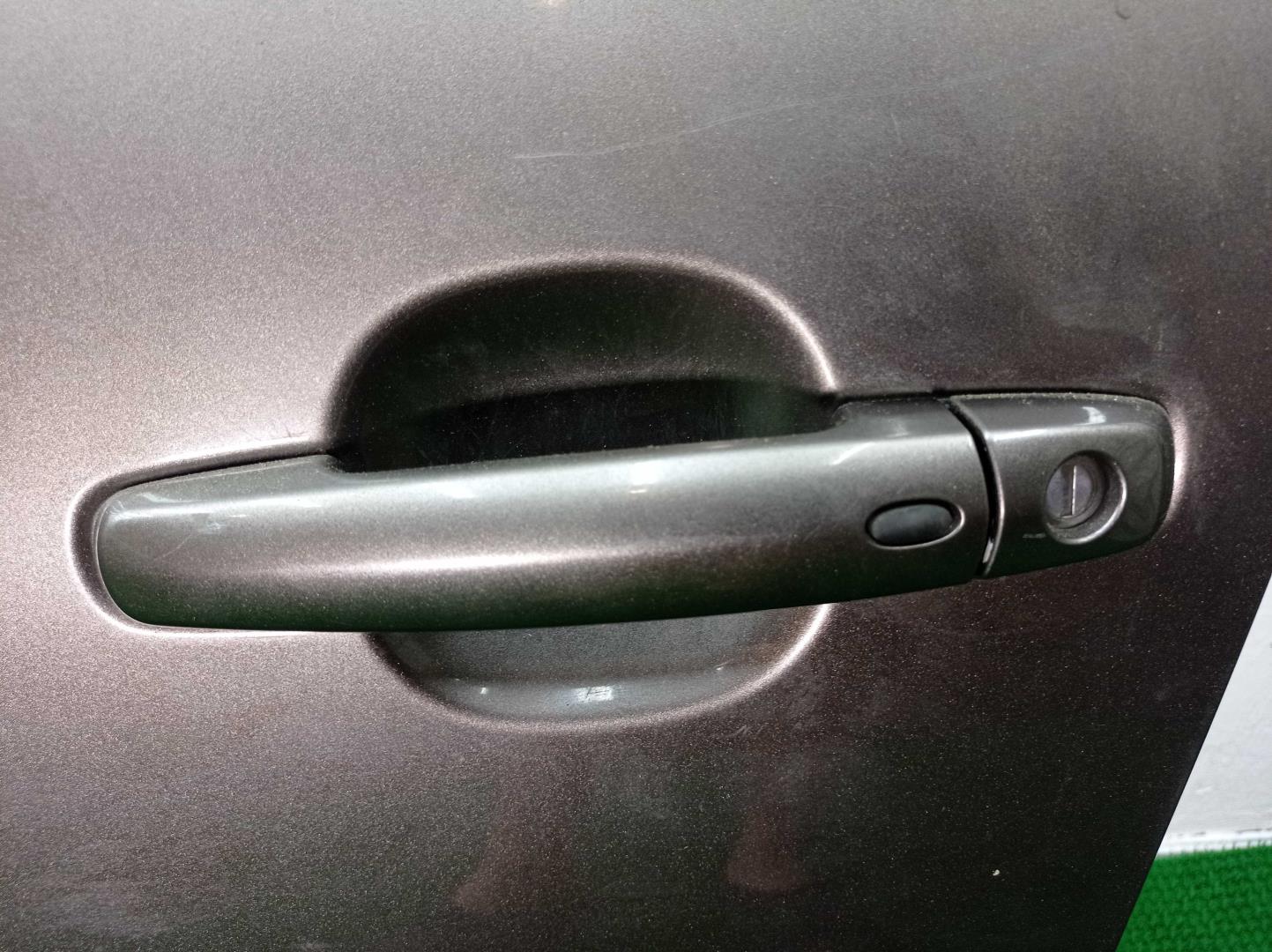 Стекло двери передней левой