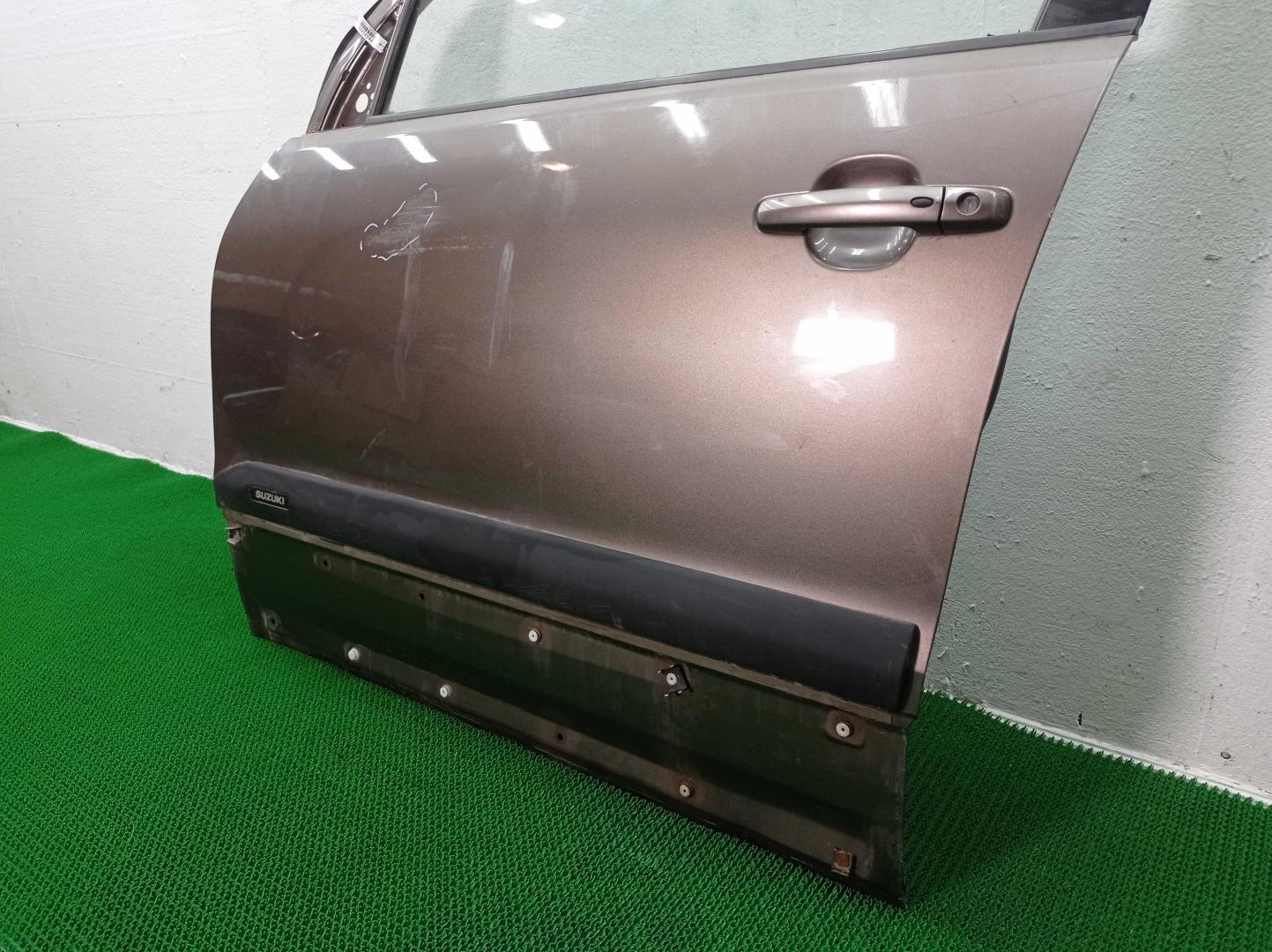 Стекло двери передней левой