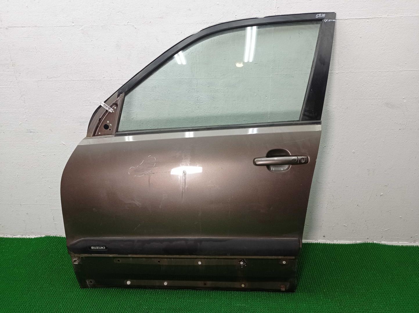 Стекло двери передней левой