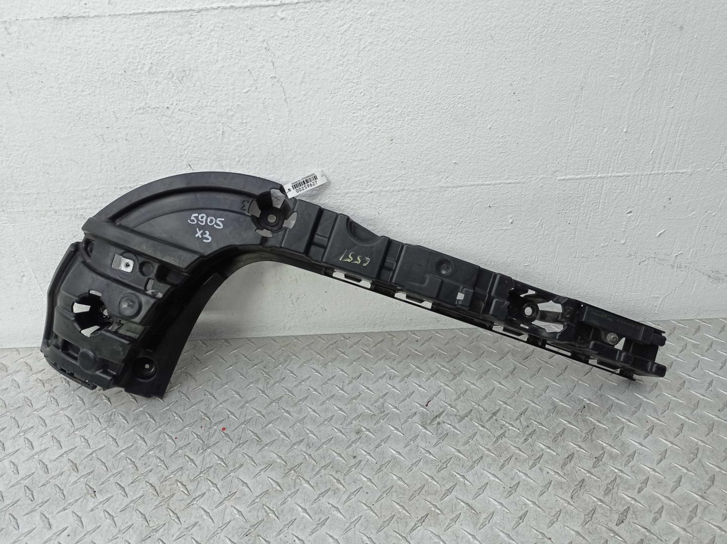 Кронштейн заднего бампера