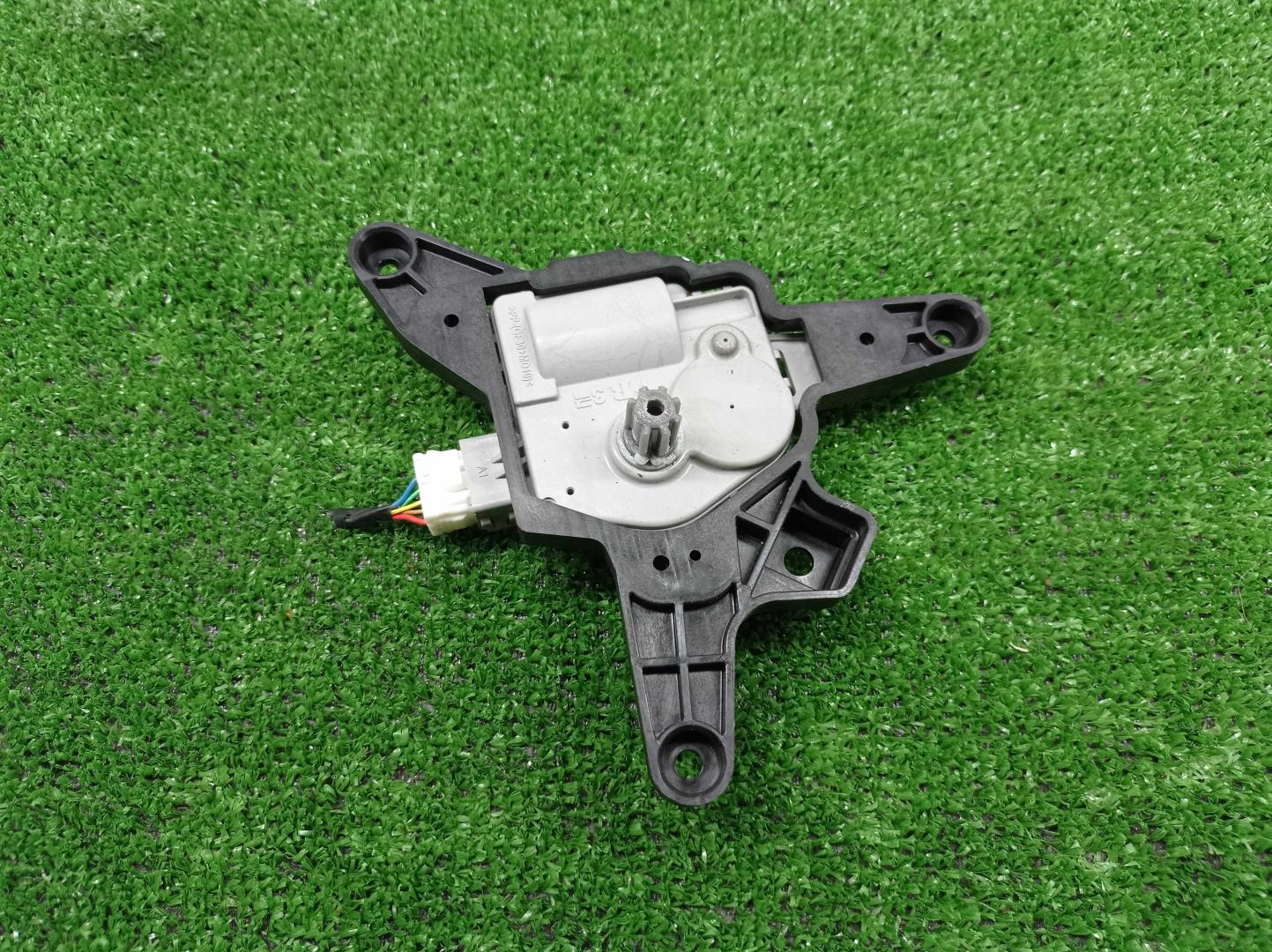 Моторчик заслонки печки