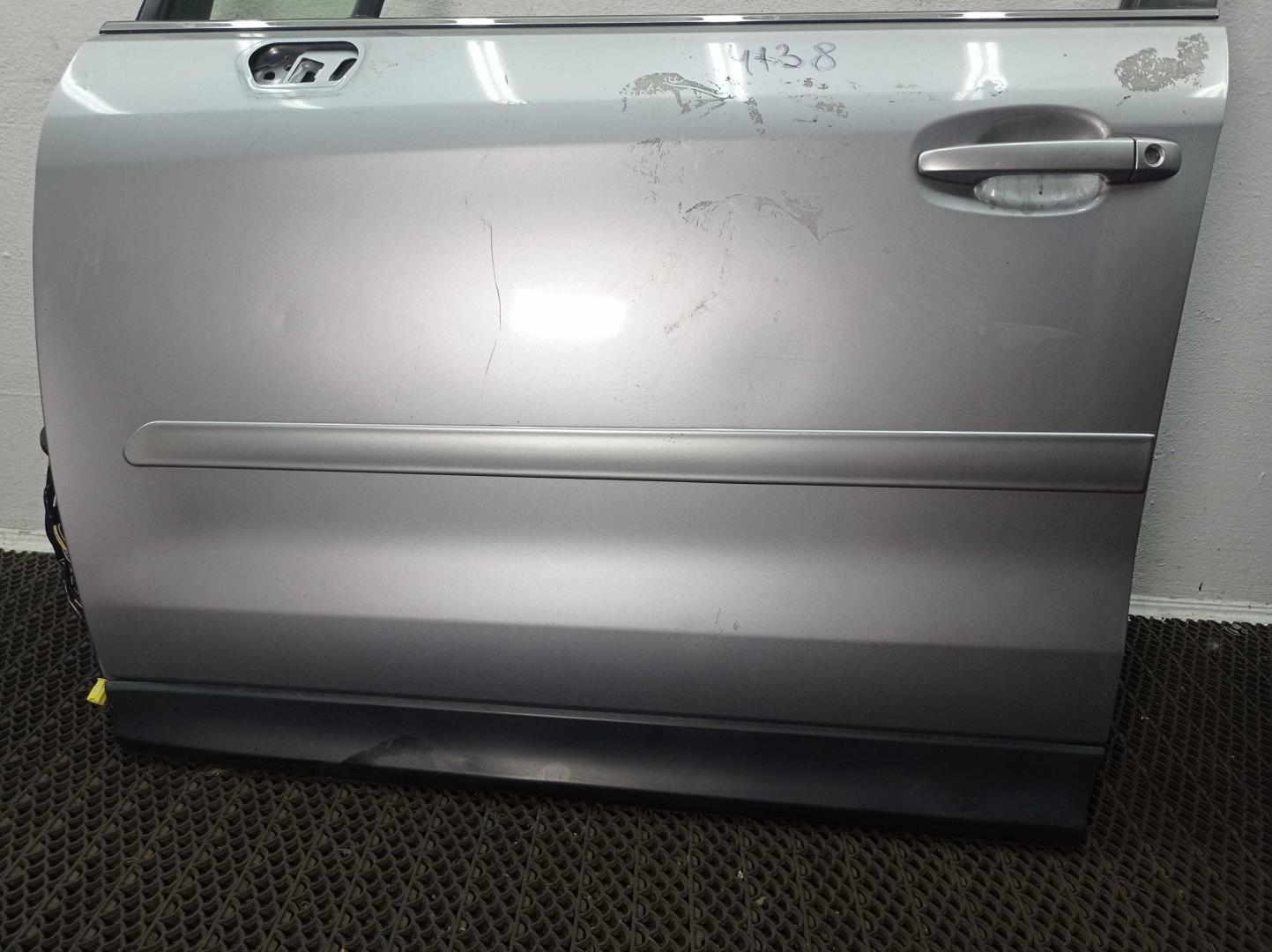 Ручка двери передней наружная левая