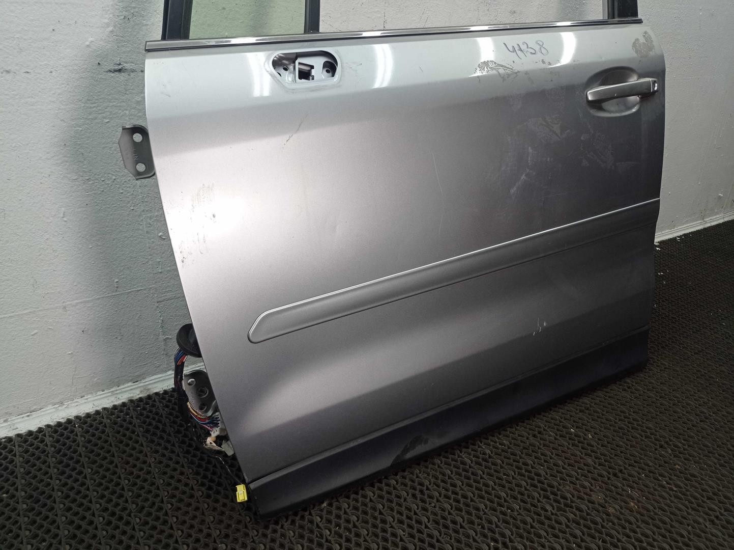 Ручка двери передней наружная левая