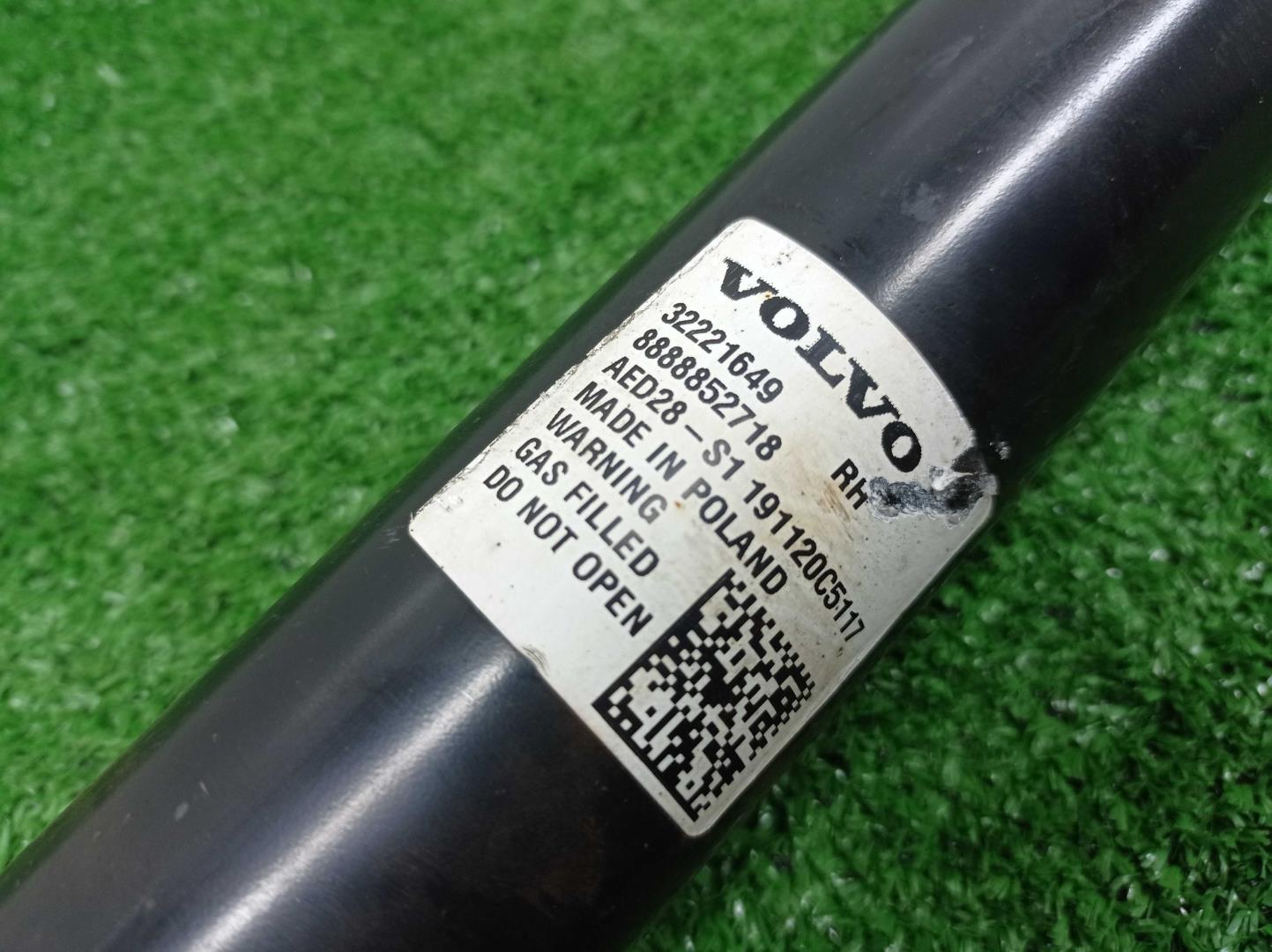 Амортизатор задний правый