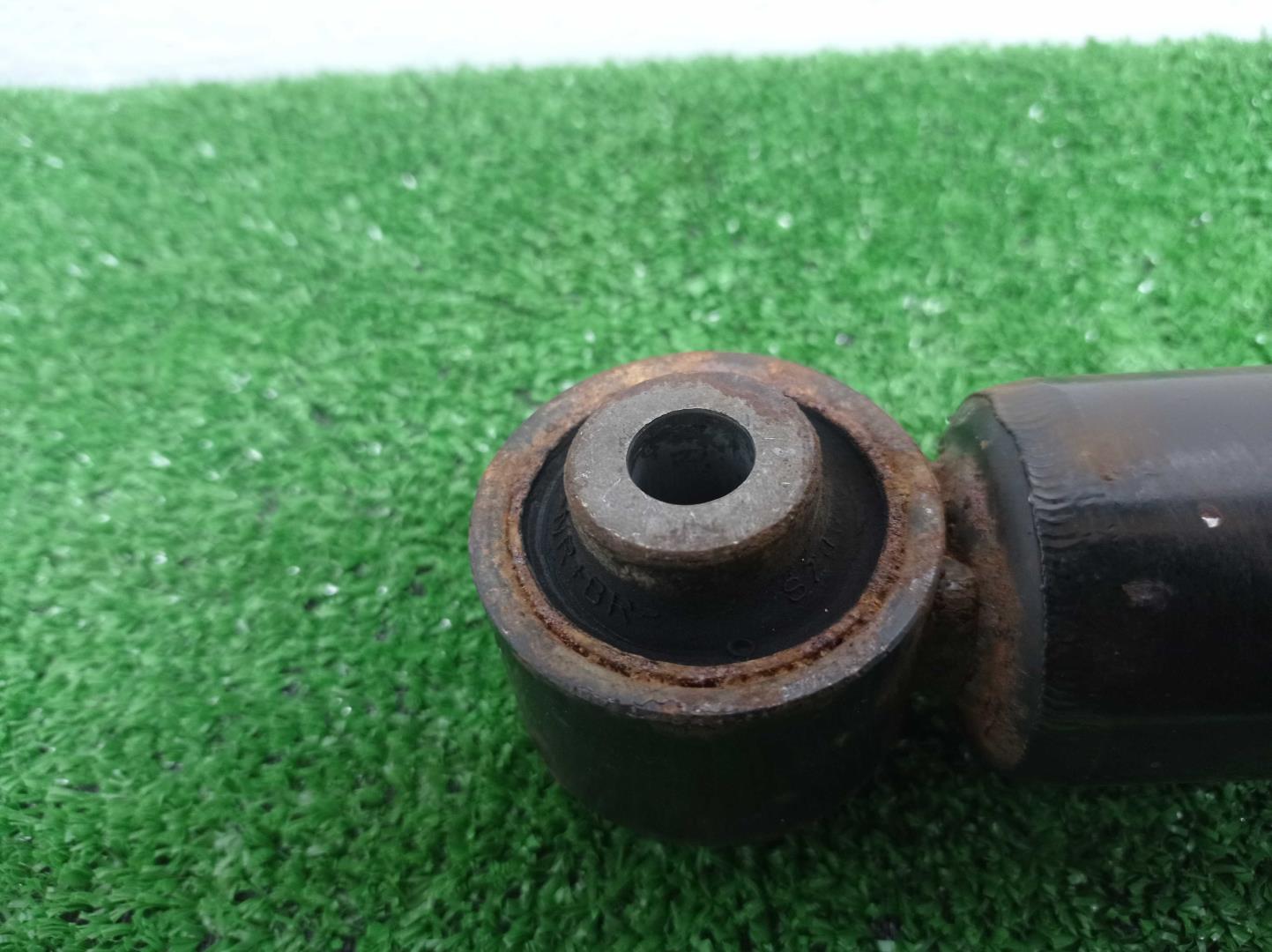 Амортизатор задний правый