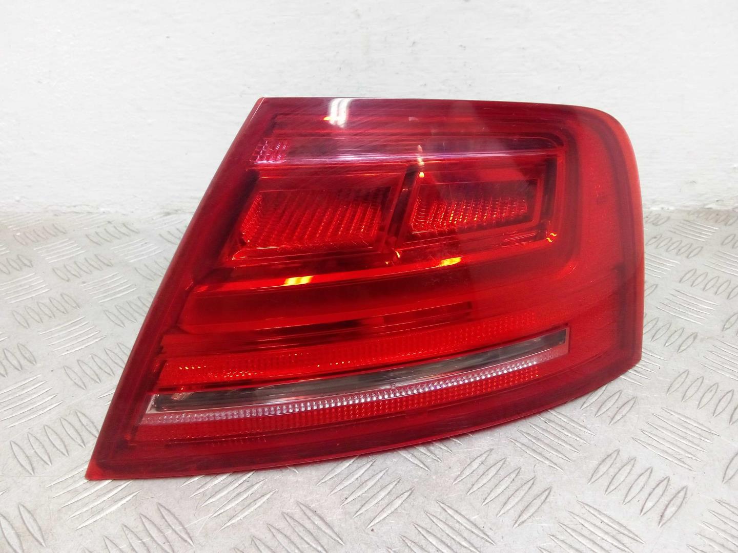 Фонарь задний наружный правый