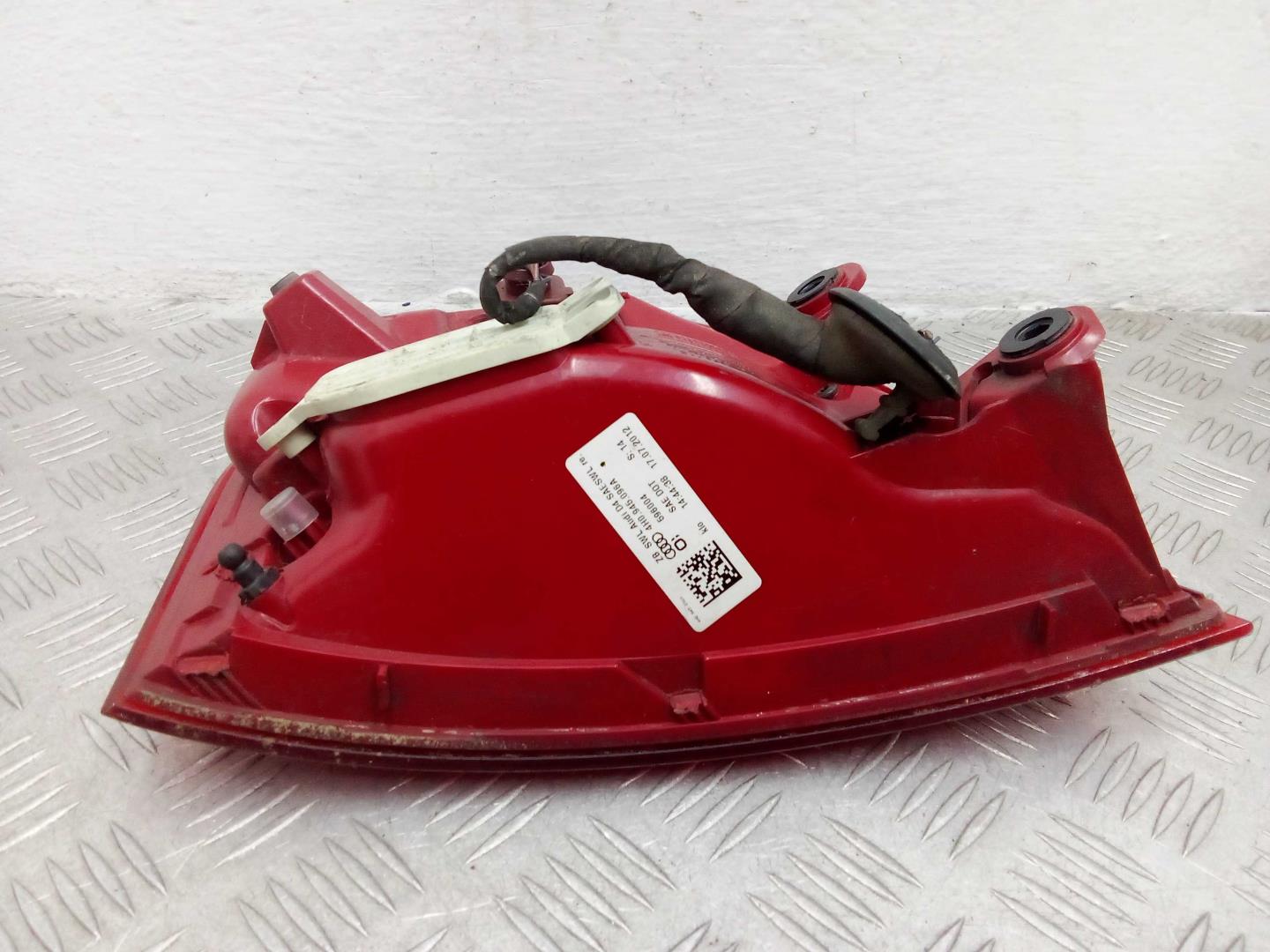 Фонарь задний наружный правый