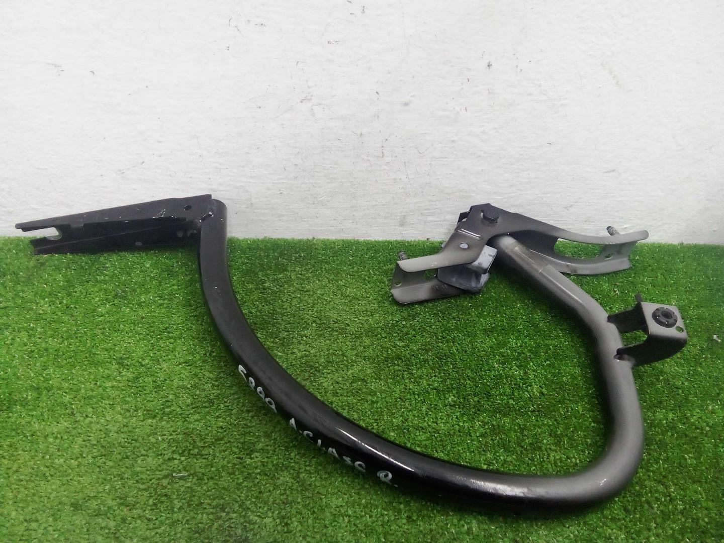 Петля крышки багажника