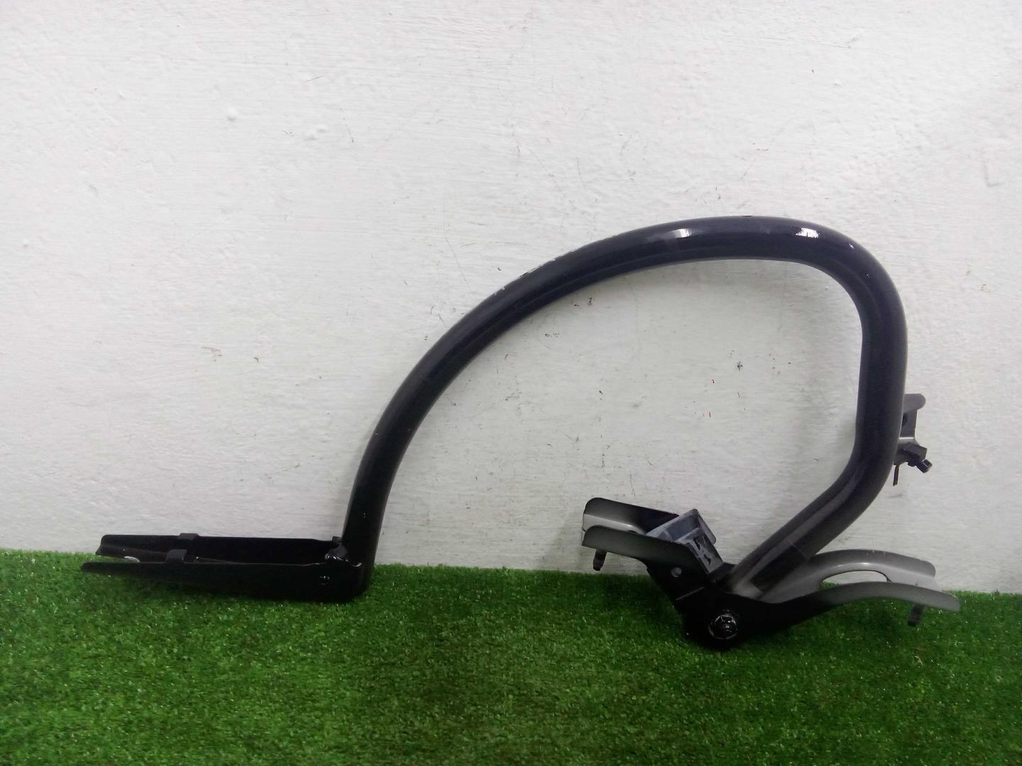 Петля крышки багажника