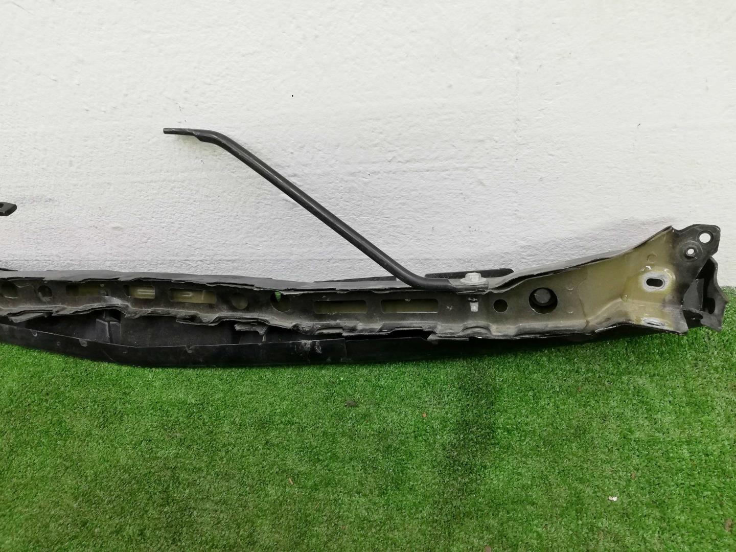 Кожух замка капота