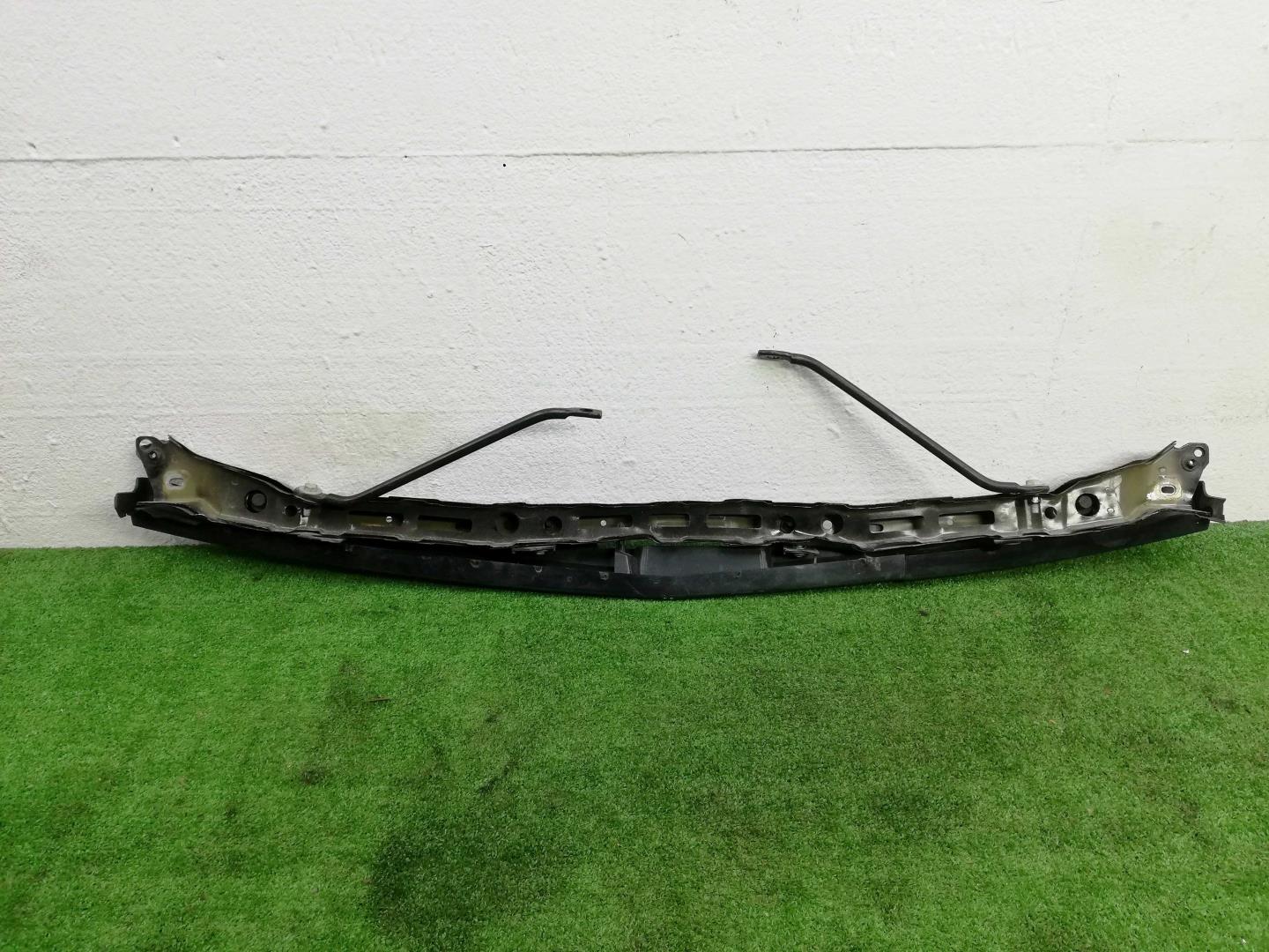 Кожух замка капота