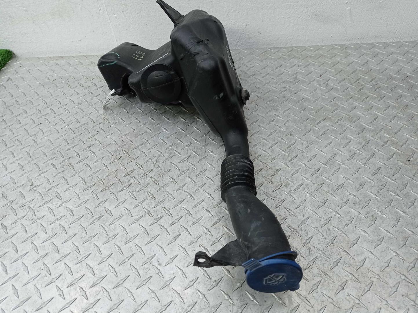 Бачок омывателя лобового стекла