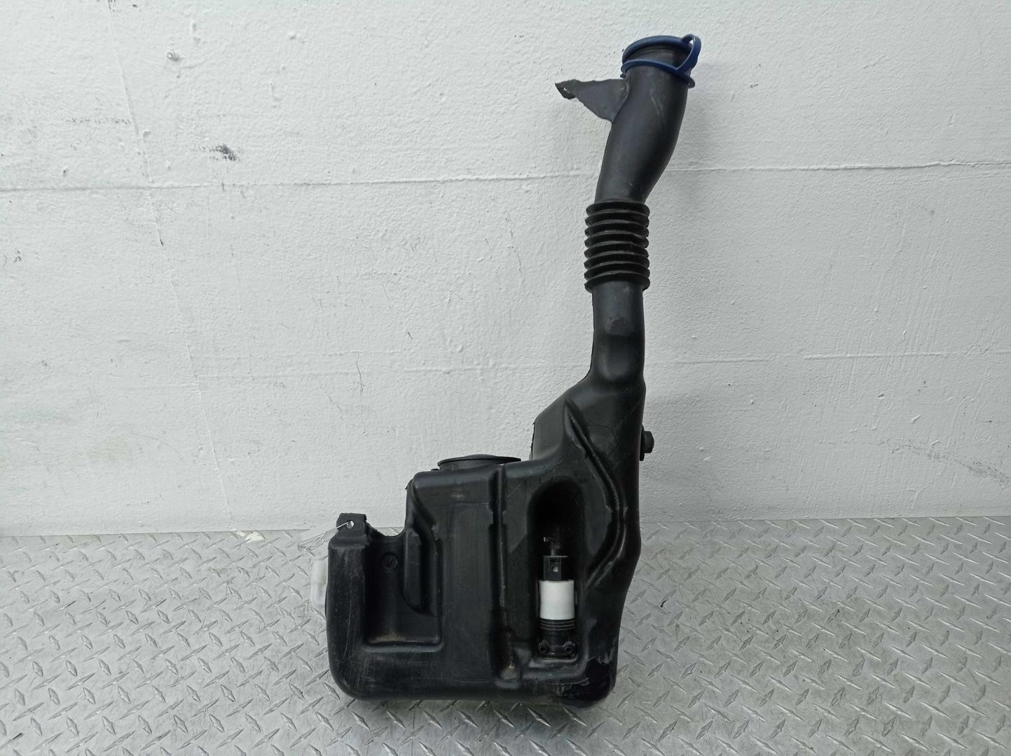 Бачок омывателя лобового стекла