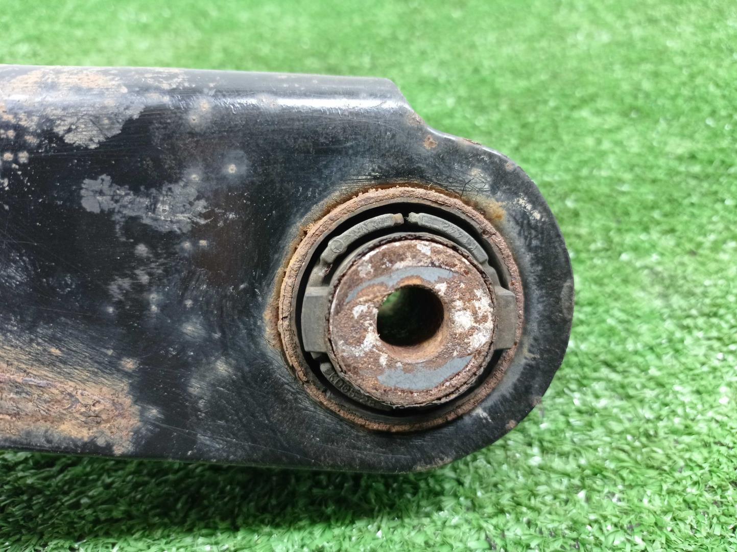 Рычаг задний нижний левый