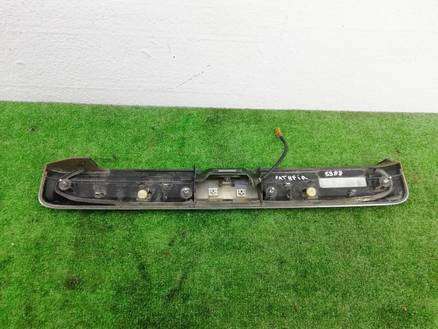 Накладка крышки багажника