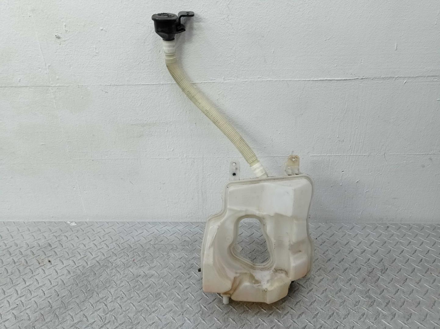 Бачок омывателя лобового стекла