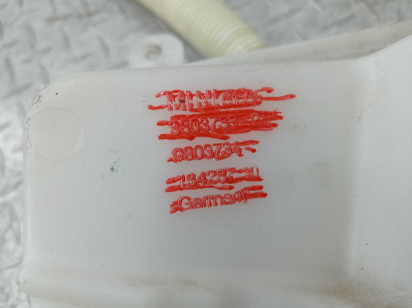 Бачок омывателя лобового стекла