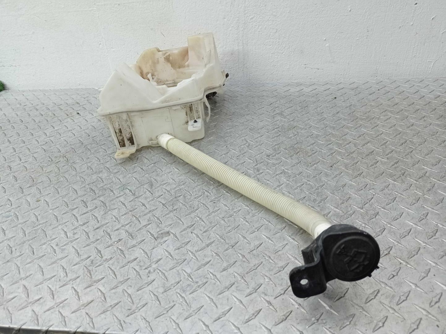 Бачок омывателя лобового стекла