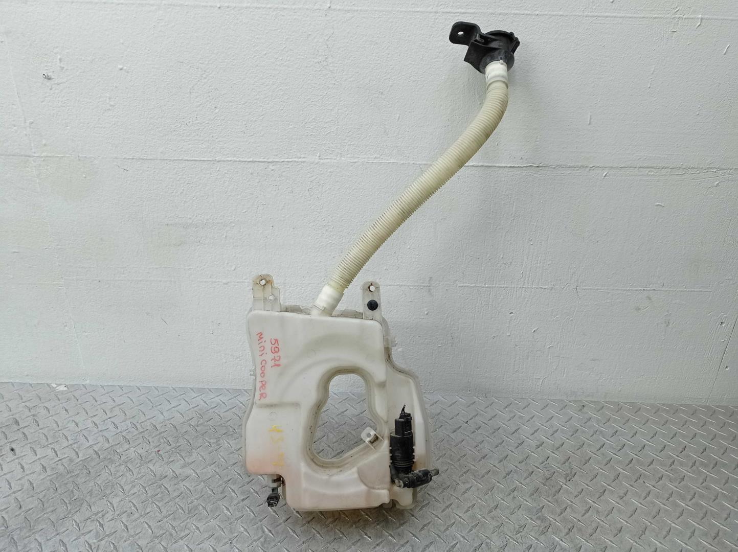 Бачок омывателя лобового стекла