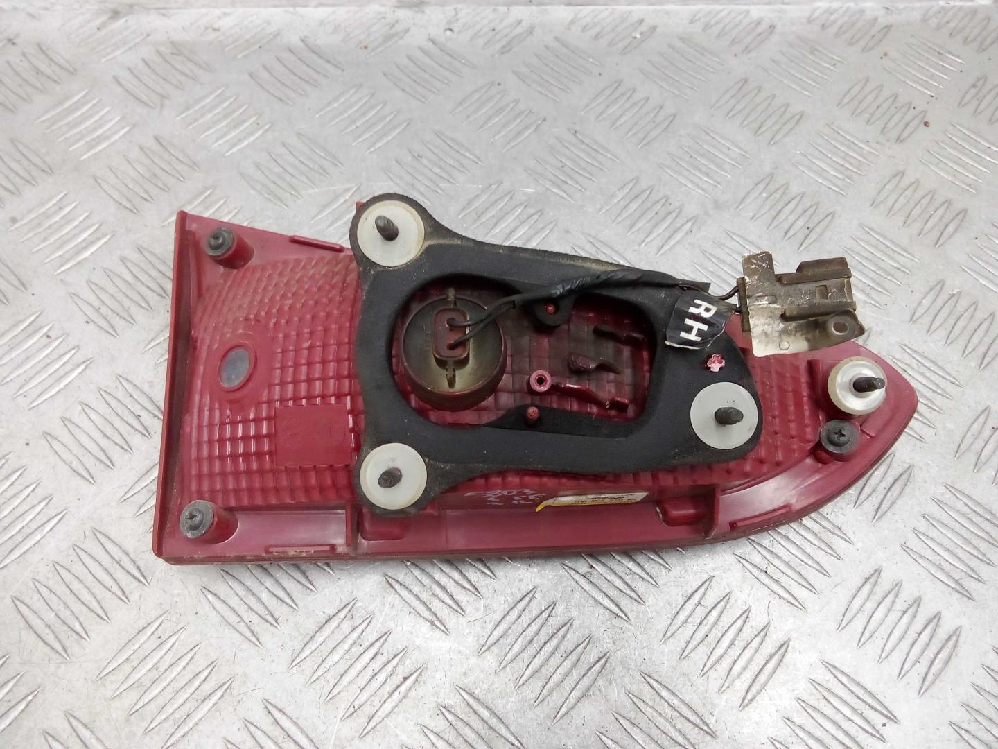 Фонарь задний внутренний правый