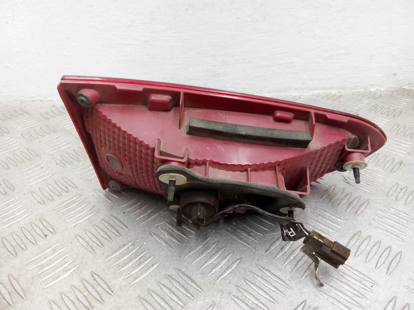 Фонарь задний внутренний правый