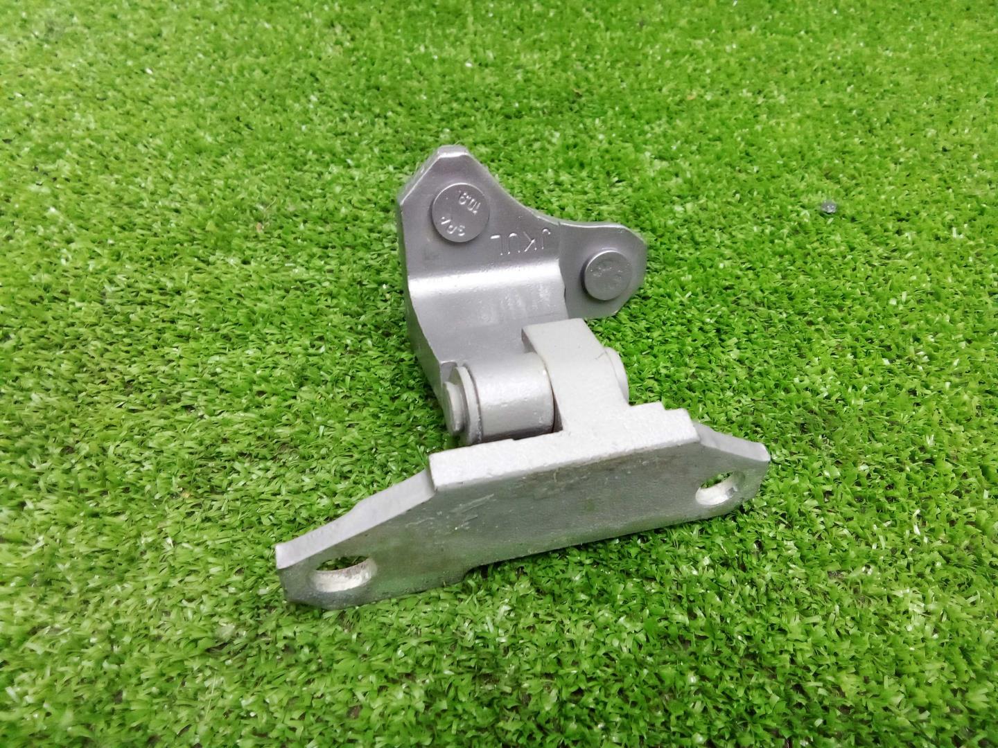 Петля двери