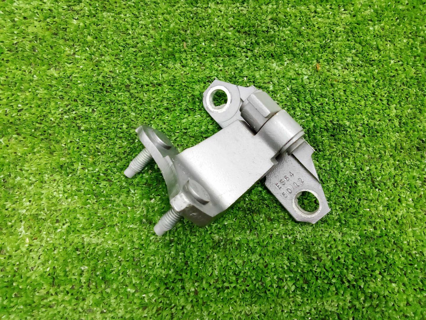 Петля двери