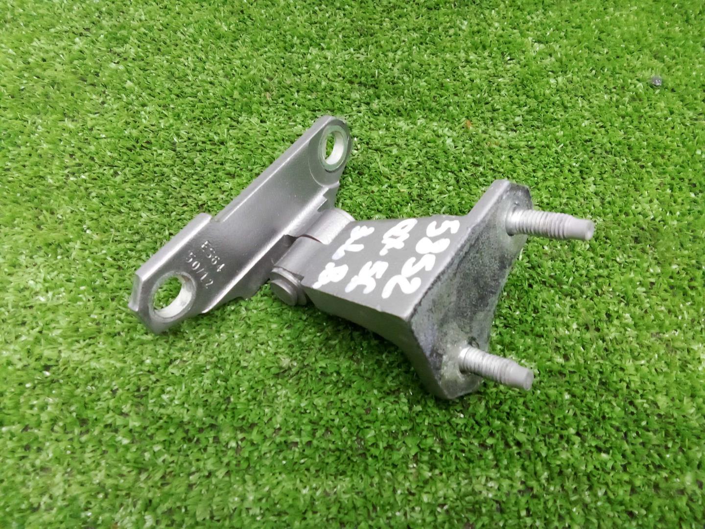 Петля двери