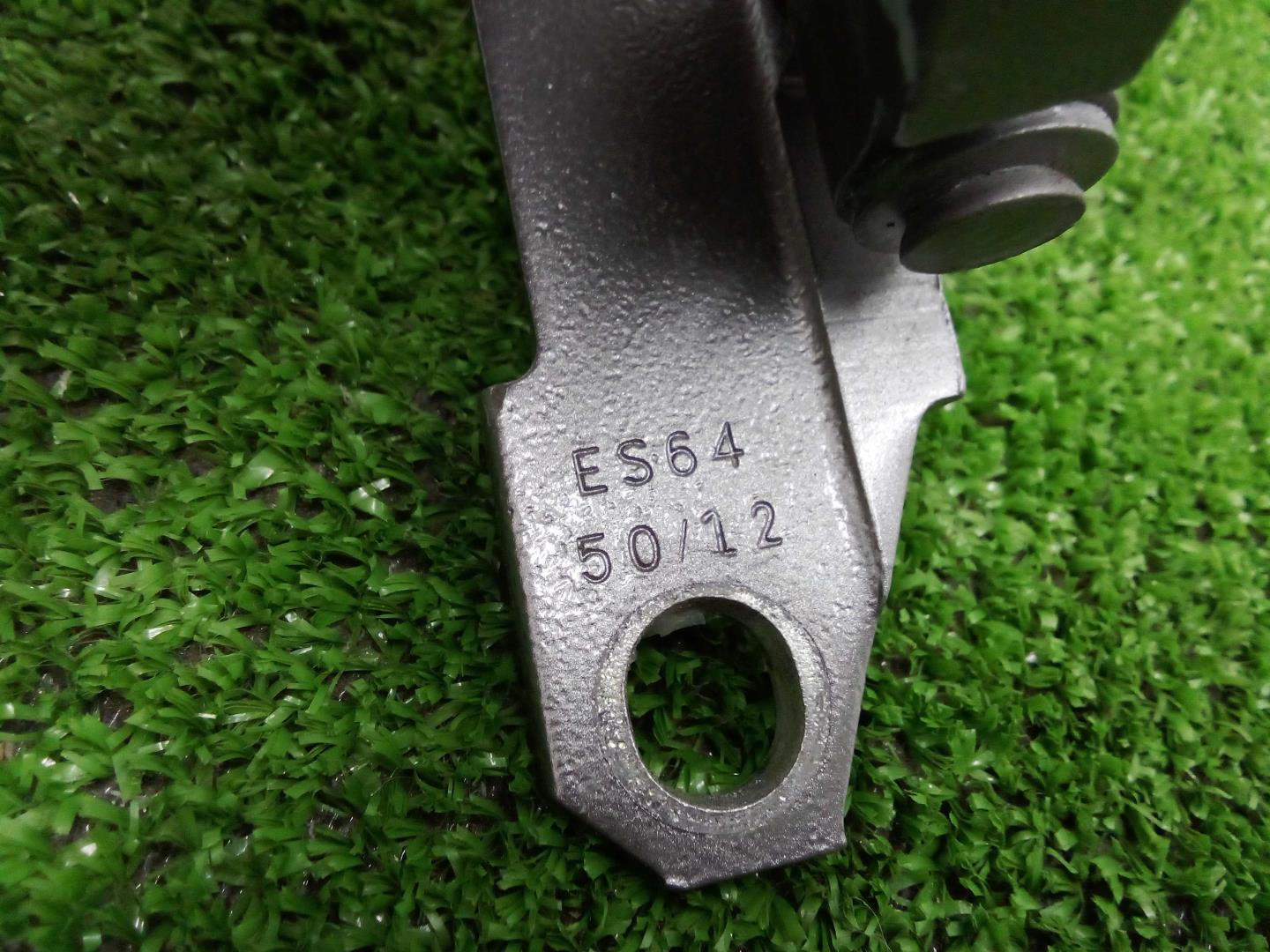 Петля двери