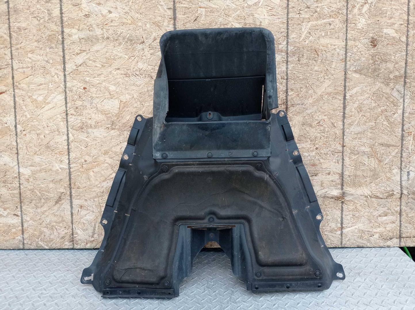 Крышка двигателя