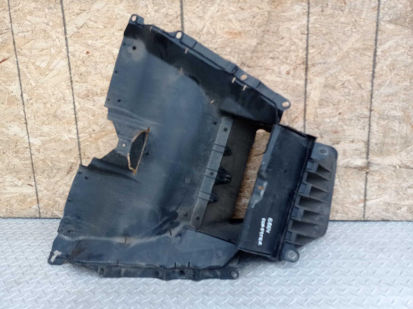 Крышка двигателя