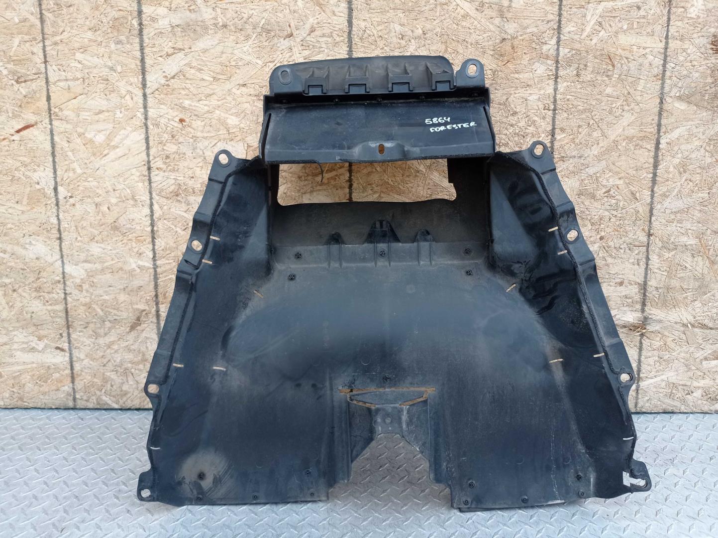 Крышка двигателя