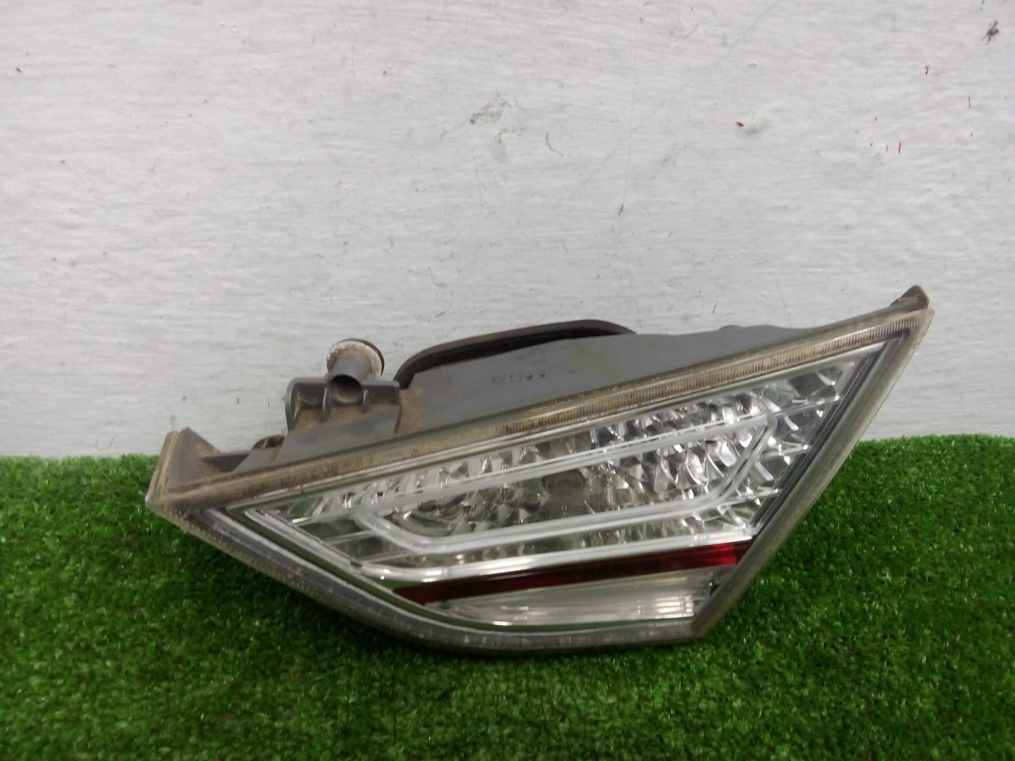 Фонарь задний внутренний правый