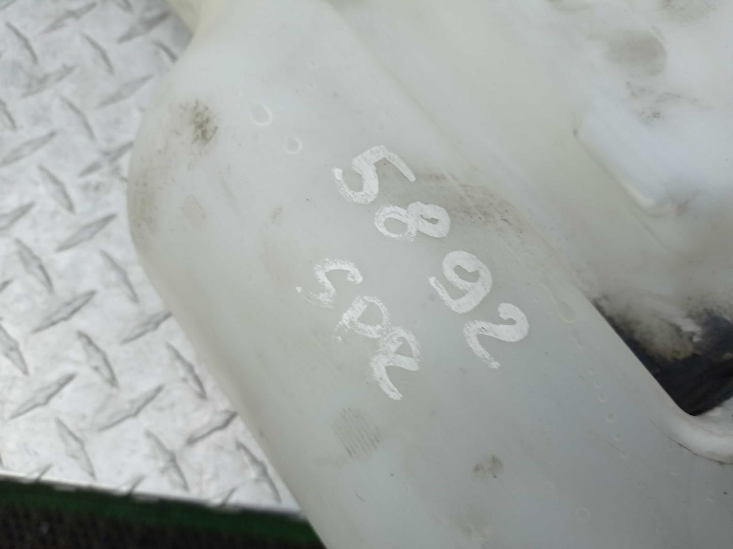 Бачок омывателя лобового стекла