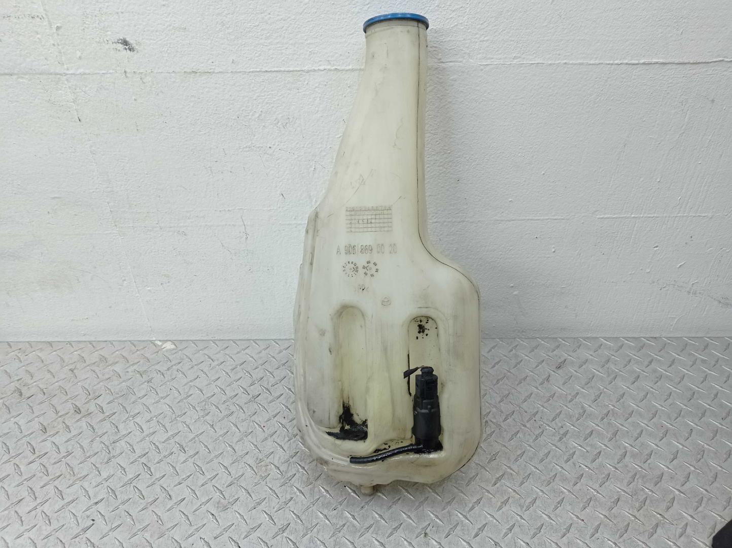 Бачок омывателя лобового стекла