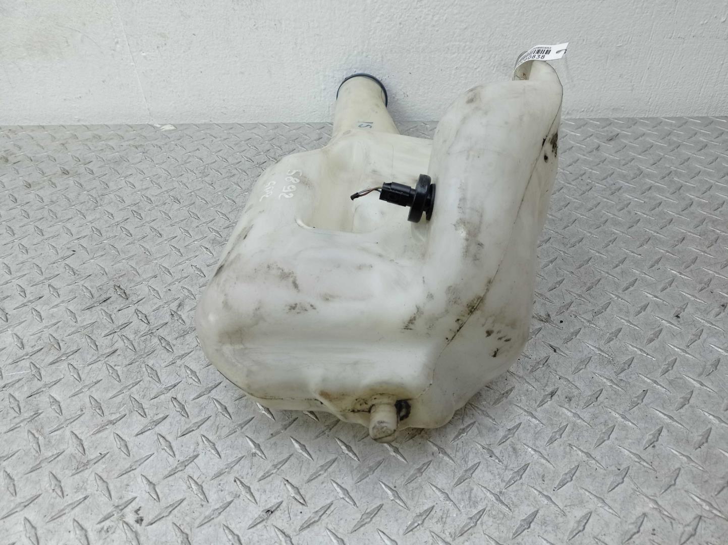 Бачок омывателя лобового стекла