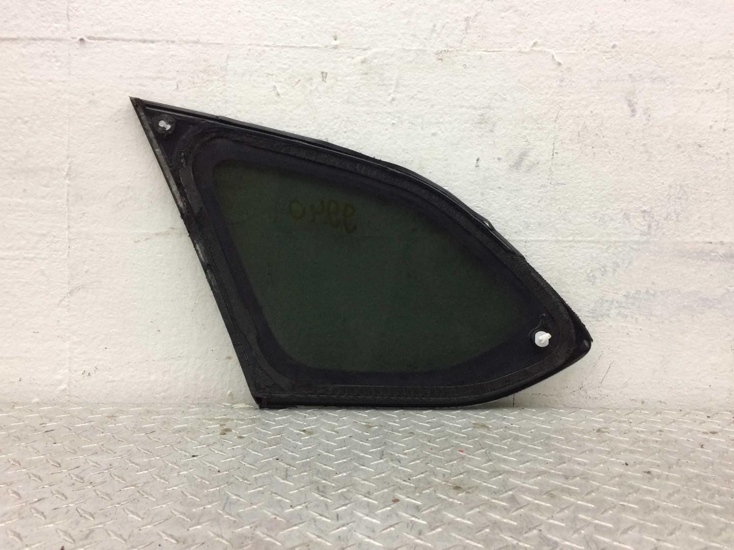 Стекло кузовное глухое правое